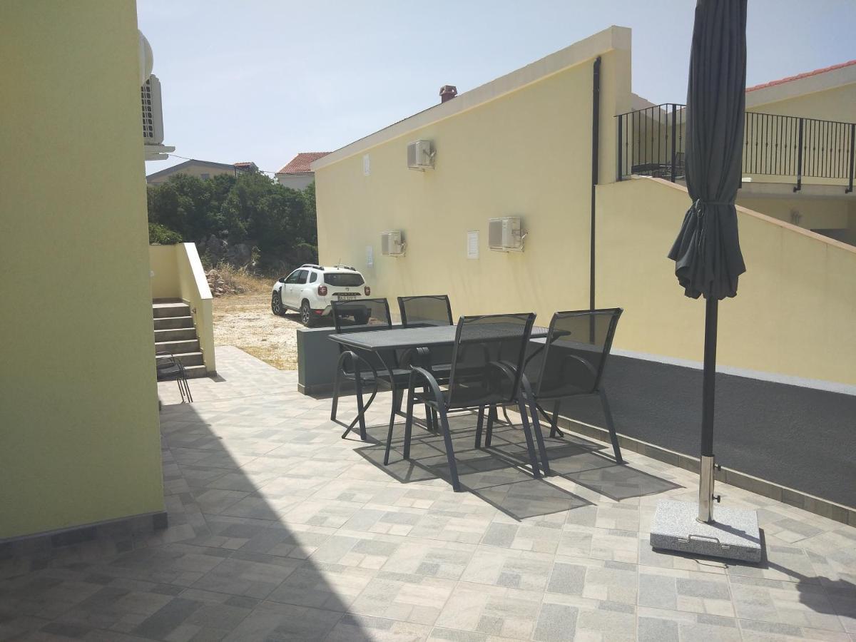 Apartmani Verica Karlobag Exteriér fotografie