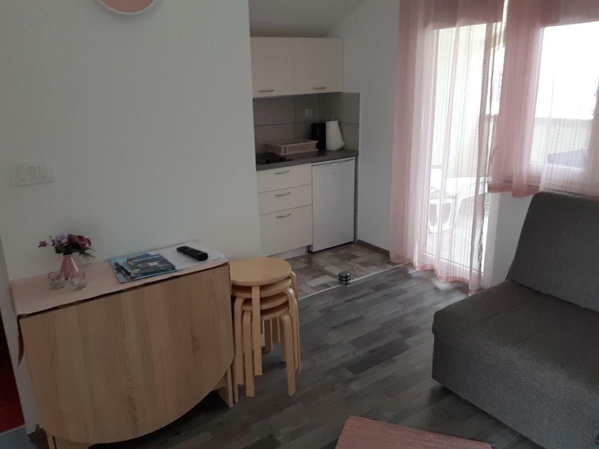 Apartmani Verica Karlobag Exteriér fotografie