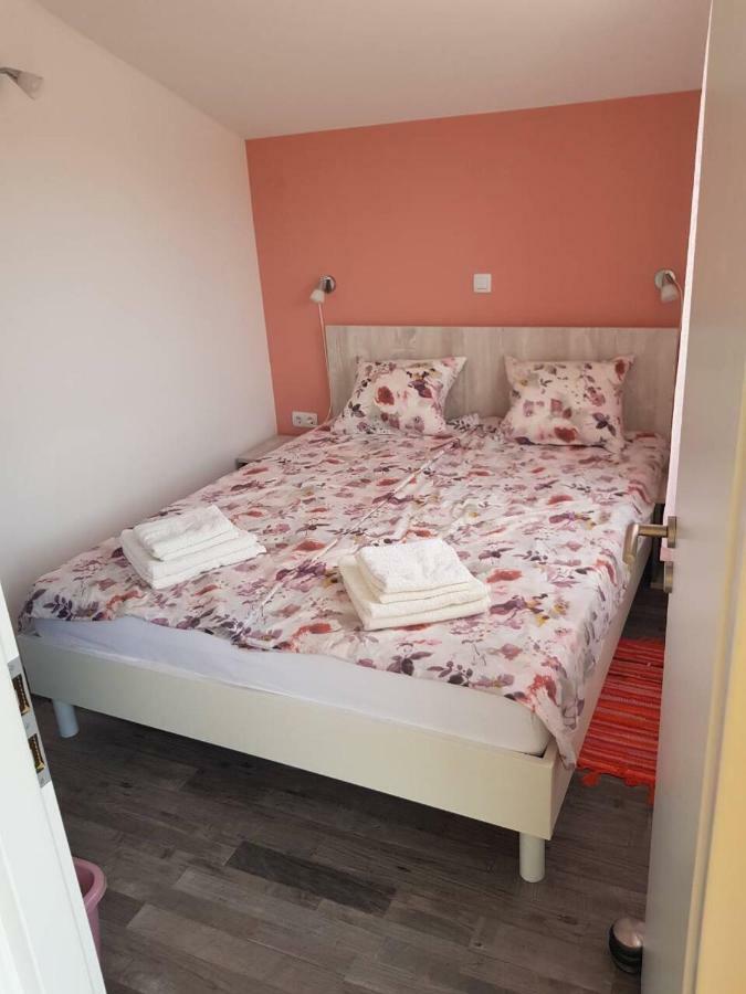 Apartmani Verica Karlobag Exteriér fotografie