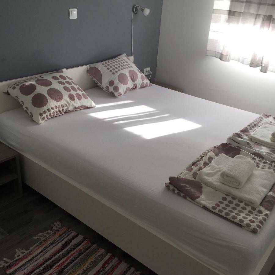 Apartmani Verica Karlobag Exteriér fotografie